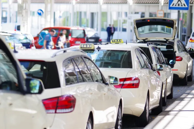 Comment aller de la gare de Genève à l'aéroport, Mulhouse, Taxi HJ